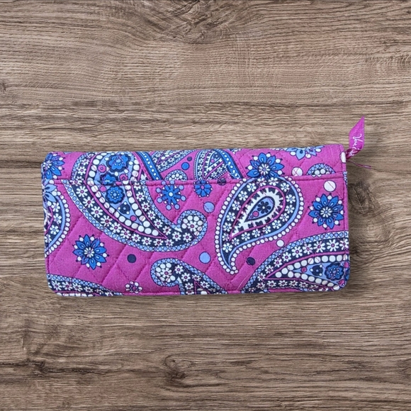 Vera Bradley Boysenberry Print Travel Wallet, Passport, ID - Picture 1 of 9